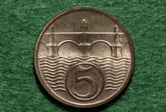 Česká mince 5 korun s motivem Karlova mostu