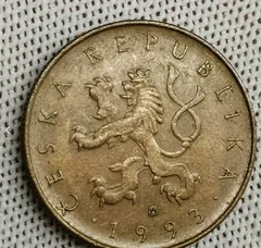 Česká mince z roku 1993 s lvem a nápisem Česká republika