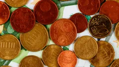 Euro mince a bankovky, peníze a finance, koruna, úspory, platba v hotovosti