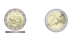 Dvě euromince: přední a zadní strana dvoueurové mince z Řecka s motivem býka a Evropy.